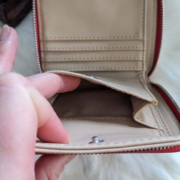 GUESS Flora Wallet with a Zipper - Picture 7 of 7